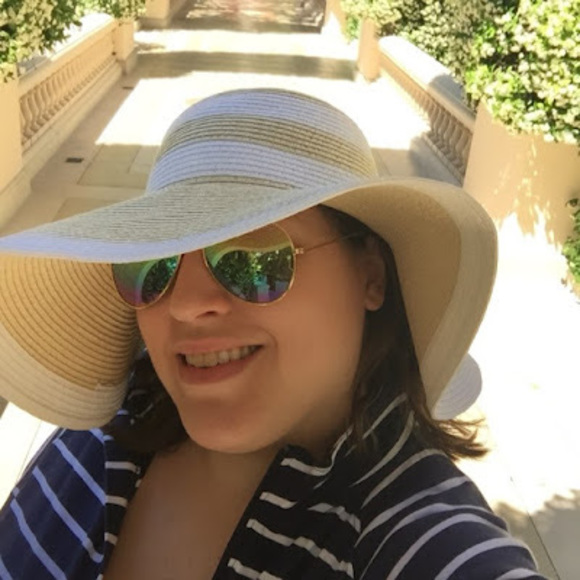 Profile Picture of Jenny Stuckert (@jennystuckert) on Poshmark
