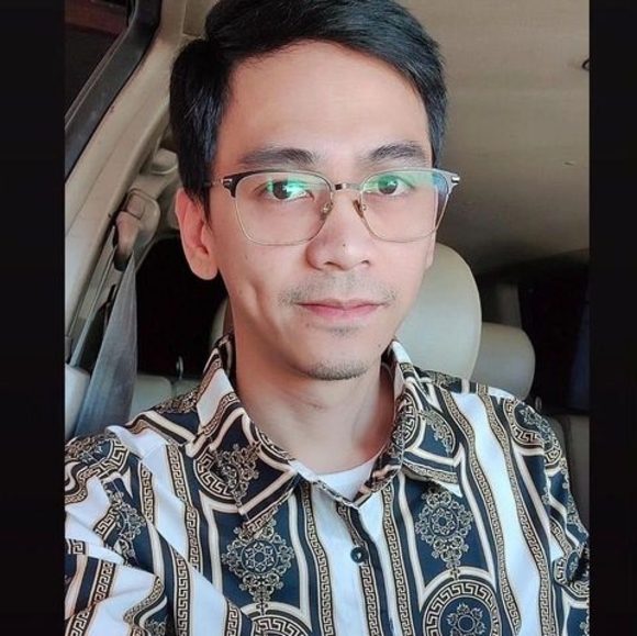 Profile Picture of John Jason (@90wowjc) on Poshmark