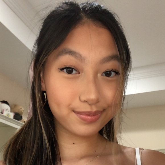 Profile Picture of Chloe Kim (@chloek309) on Poshmark