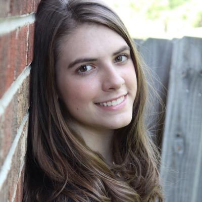 Profile Picture of Mackenzie Miniuk (@FangFaerie) on Twitter