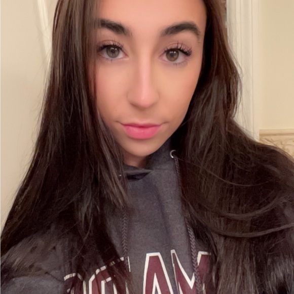 Profile Picture of Gabriella Rutigliano (@grutig19) on Poshmark