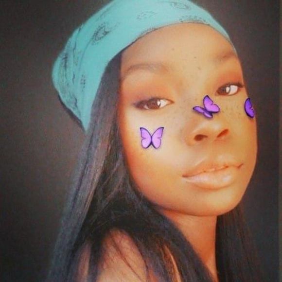 Profile Picture of Lezae Alston (@lezae2002) on Poshmark