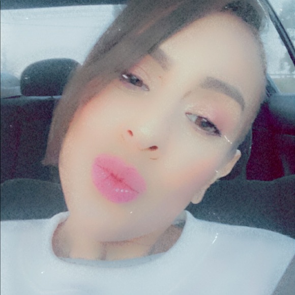 Aline Gomez-ruiz - Poshmark Profile Picture of Aline Gomez-ruiz (@alinegr87) on Poshmark