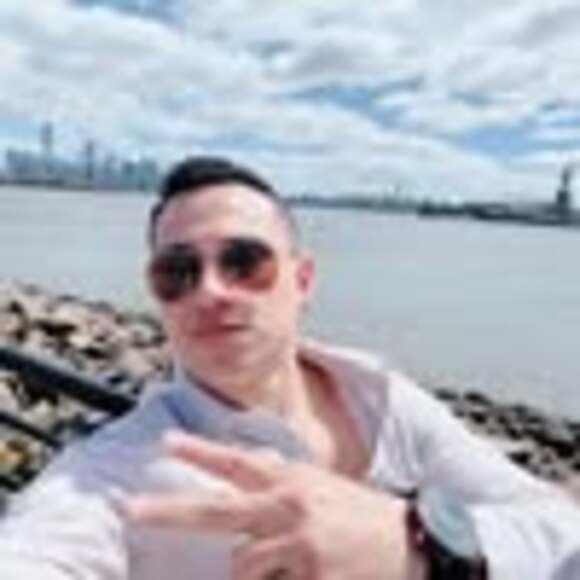 Profile Picture of Robin Burgos (@nenerb666) on Poshmark