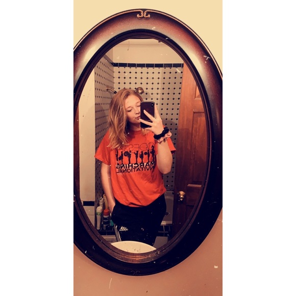 Profile Picture of Tori Bryan (@toriiiiilynnnn) on Poshmark