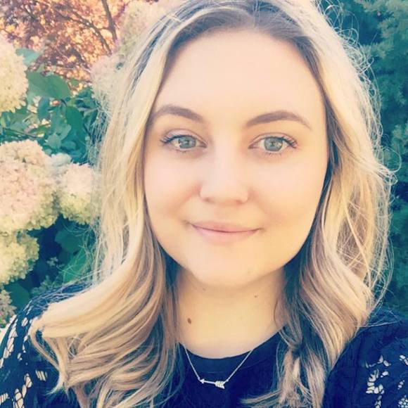 Profile Picture of Annabelle Hemmeter (@ahemmeter) on Poshmark