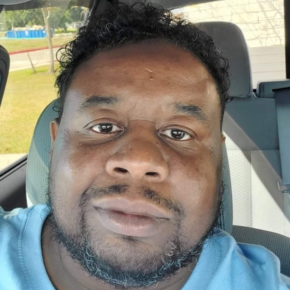 Profile Picture of Kevin Carthon (@kevincarthon) on Poshmark