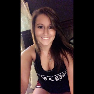 Profile Picture of Charity Manning (@CharBearM) on Twitter