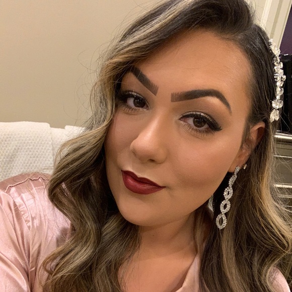 Profile Picture of Daniella Lepore (@daniellalepore) on Poshmark