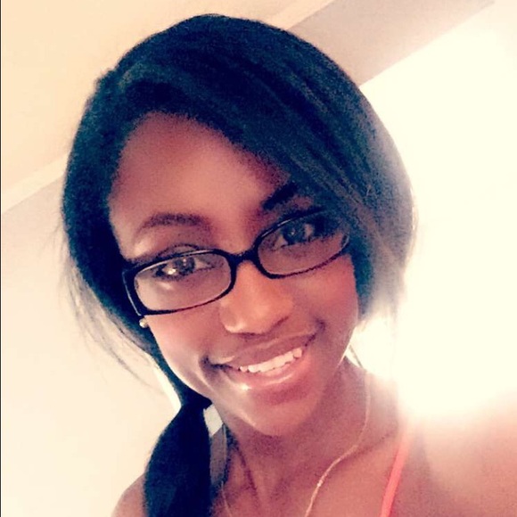Profile Picture of Erin Coble (@erinnichole93) on Poshmark