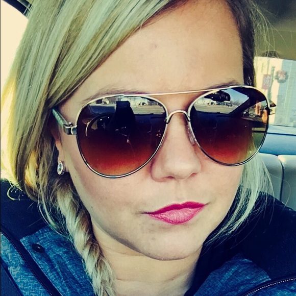 Profile Picture of Bethany Gieseler (@gieseleb) on Poshmark
