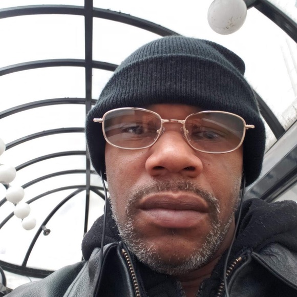 Profile Picture of Michael Oglesby (@moglesby518) on Poshmark