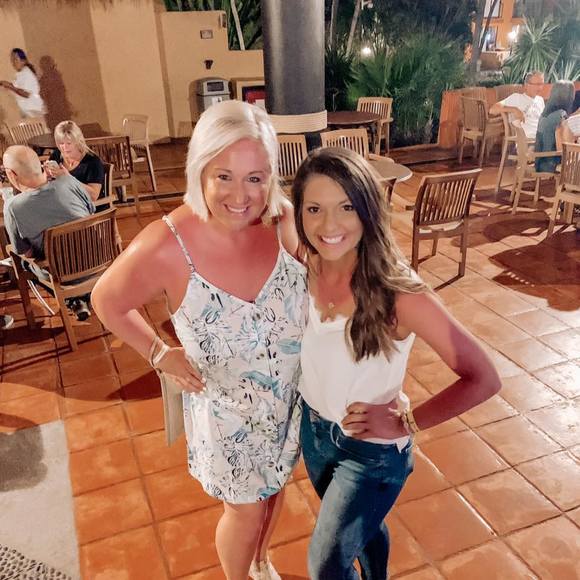 Profile Picture of Hope Hillyard (@rogershopea) on Poshmark