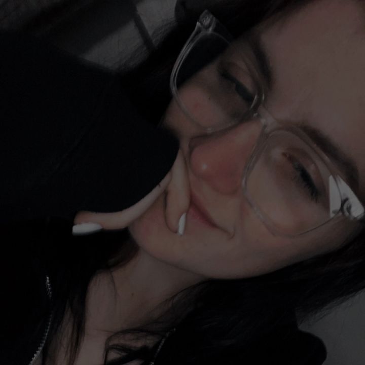 Profile Picture of Robyn (@robyny.f) on Tiktok