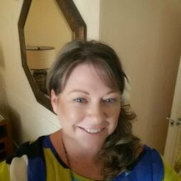 Profile Picture of Lacey Adelmann (@laceyadelmann) on Poshmark