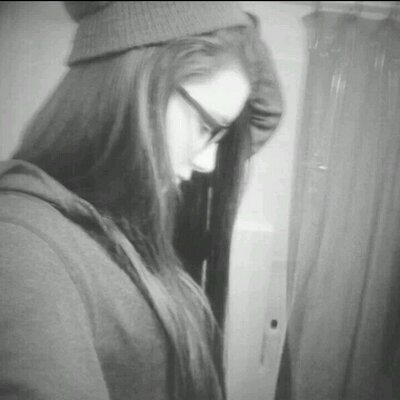Profile Picture of Julia Quick (@__im_worthless_) on Twitter