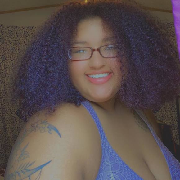 Profile Picture of Havalynne Nickole (@havalynne) on Poshmark