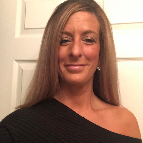 Profile Picture of Heather Dowd (@derek072003) on Poshmark