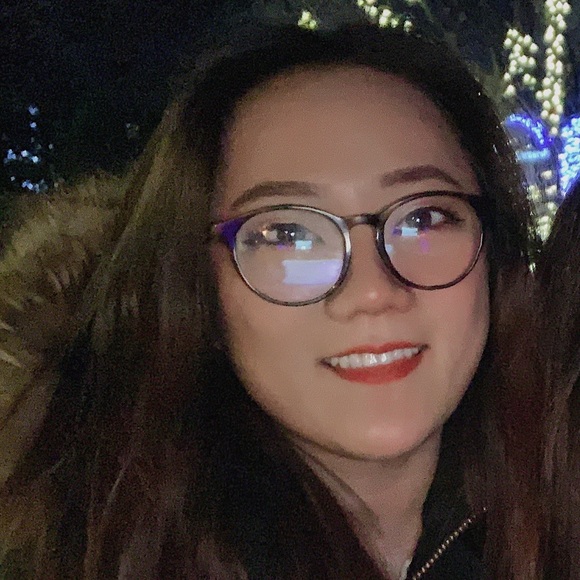 Profile Picture of Yvonne Yeung (@yvonnievonn) on Poshmark