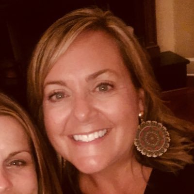 Profile Picture of Lyn Walsh (@lynniewalsh) on Twitter