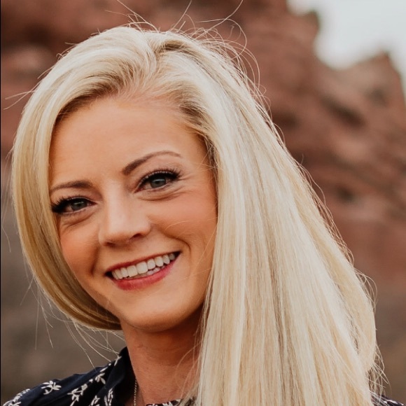 Profile Picture of Alyssa Decino (@adecino2) on Poshmark