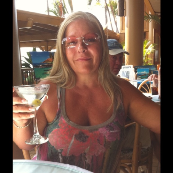 Profile Photo of Judy Goodwin (@judygoodtravel) on Poshmark