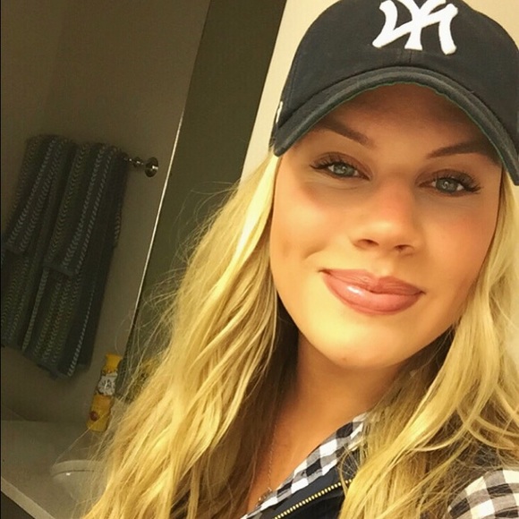 Profile Picture of Katie Lienhart (@klienhart1) on Poshmark