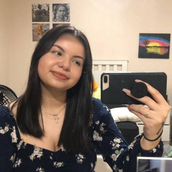 Profile Picture of Lucia Pereira (@luciaod) on Poshmark