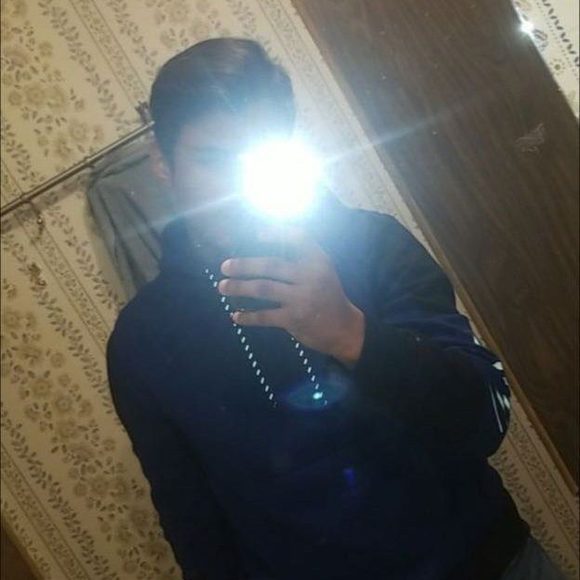 Profile Picture of Aaron Uribe (@aaronve) on Poshmark