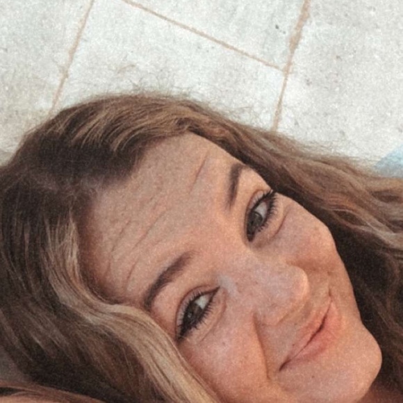 Profile Picture of Catherine Coe (@doodlecoe1) on Poshmark