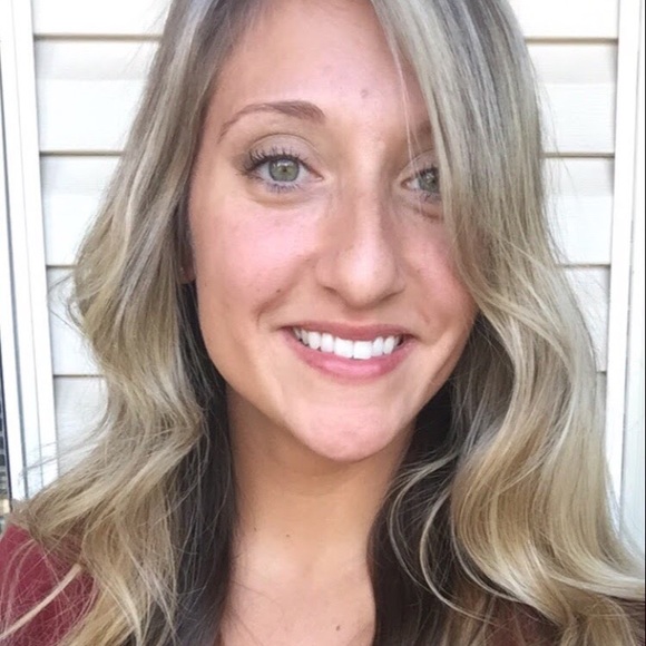 Megan Cuffman - Poshmark Profile Picture of Megan Cuffman (@m_cuff) on Poshmark