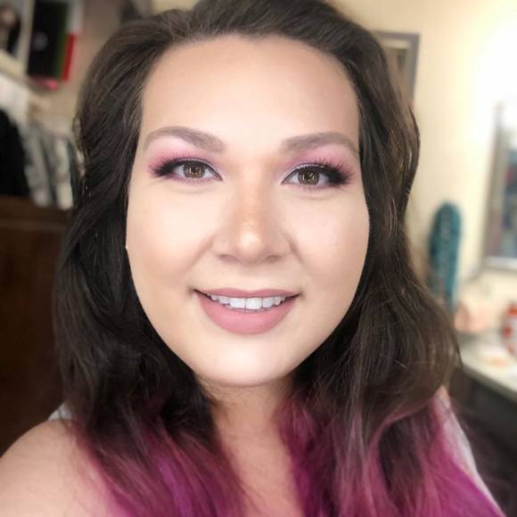 Profile Picture of Chella Versteegh (@agentv94) on Poshmark