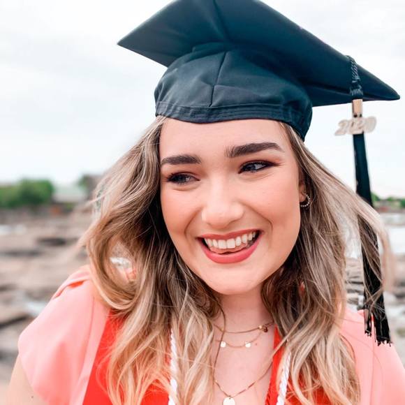 Profile Picture of Amelia Cook (@ameliacook965) on Poshmark