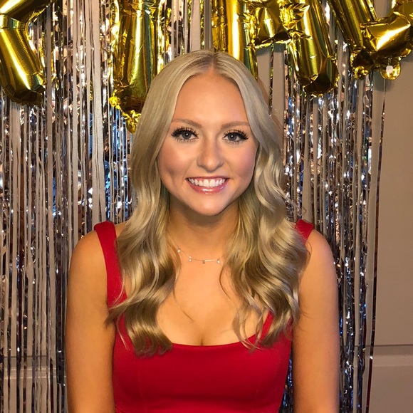 Profile Picture of Alli Pietrowski (@apietrowski7) on Poshmark
