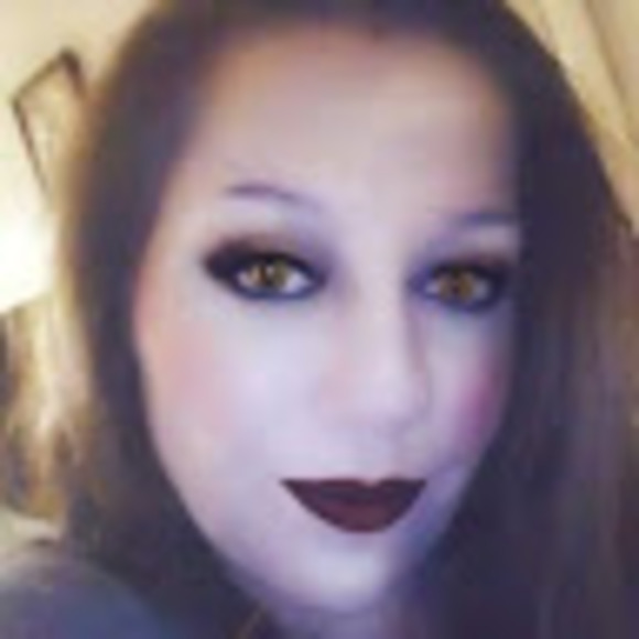 Tonya Wessels - Poshmark Profile Picture of Tonya Wessels (@tonyawessels) on Poshmark