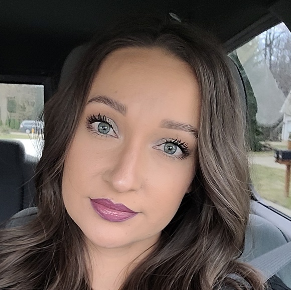 Profile Picture of Vanessa Schlaufman (@vanessalynn90) on Poshmark