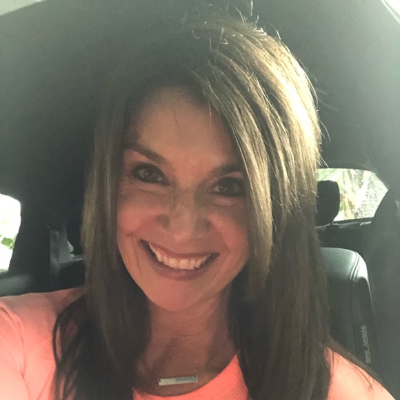 Profile Picture of Crystal Zarbatany (@zboxstrong) on Poshmark