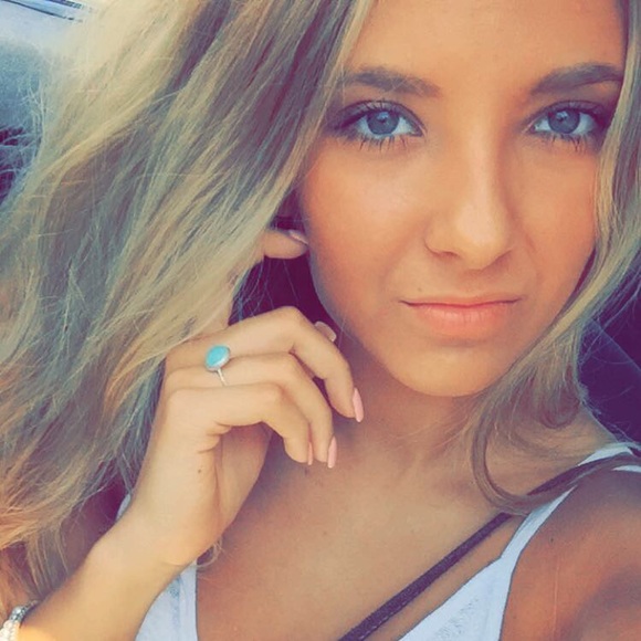Profile Picture of Alex Fino (@alexfino) on Poshmark