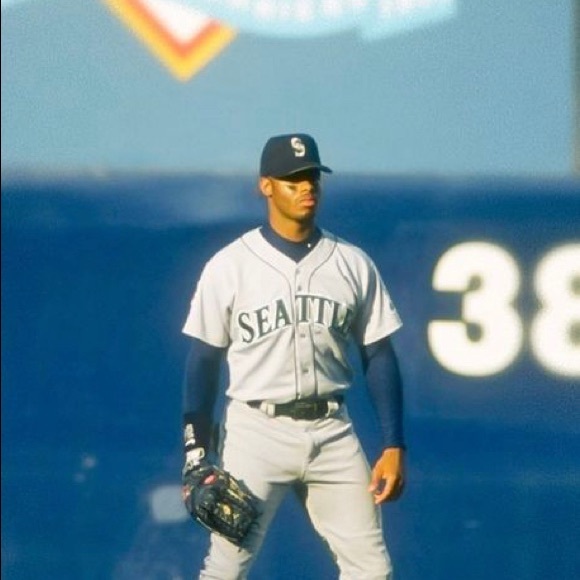 Quentin Anguay - Poshmark Profile Picture of Quentin Anguay (@qanguay) on Poshmark