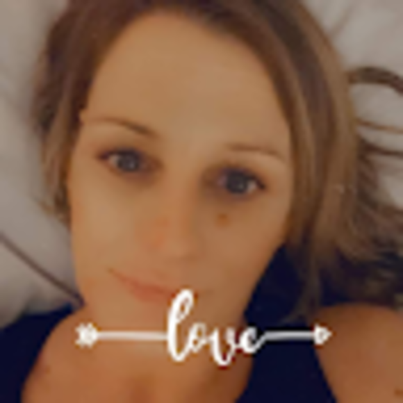 Profile Picture of Hanna Kurutz (@hannakurutz) on Poshmark
