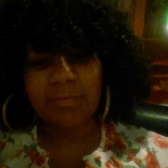 Profile Picture of Nateika Page (@nateikapage1) on Poshmark