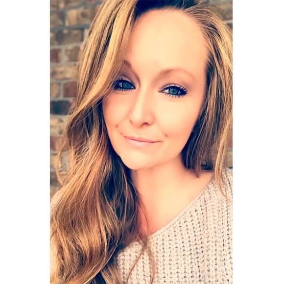 Profile Picture of Amanda Goldsby (@amgolds) on Poshmark