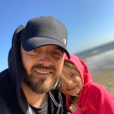 Profile Picture of Lee Burgess (@james_sustain) on Twitter