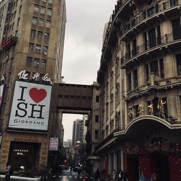 Profile Picture of Shining Yu (@shyu) on Poshmark