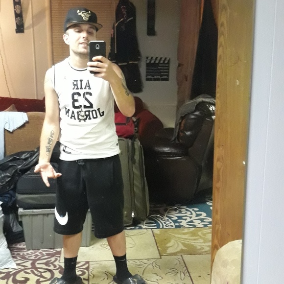 Profile Picture of Jeffrey Bloodworth (@skylarb93) on Poshmark