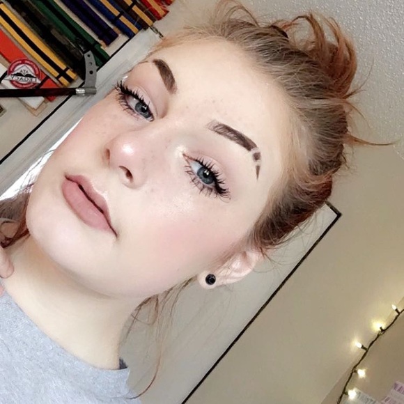 Profile Picture of Autumn Klaiber (@autumnhasacne) on Poshmark