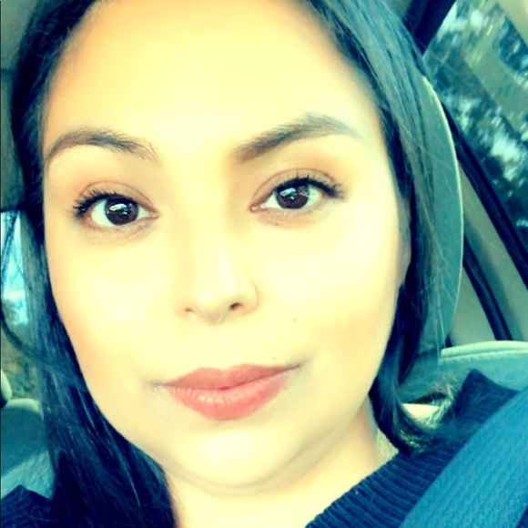 Profile Picture of Rozella Cabrera (@rozellacabrera) on Poshmark