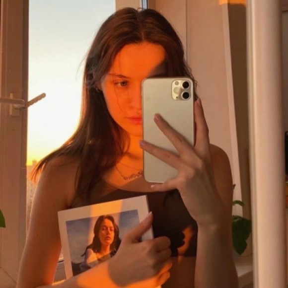 Profile Picture of Kerry Alvarez (@mirandacrofttfe) on Poshmark