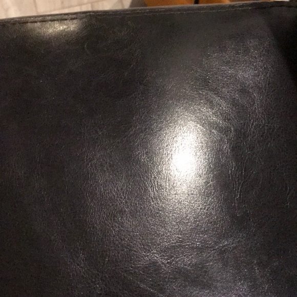 Profile Picture of Bon Huang (@bonneri) on Poshmark