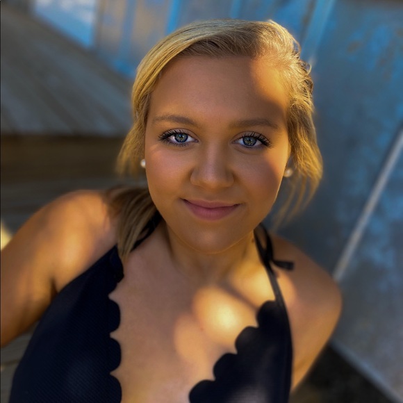 Profile Picture of Kendall Driggers (@kendalldriggs) on Poshmark